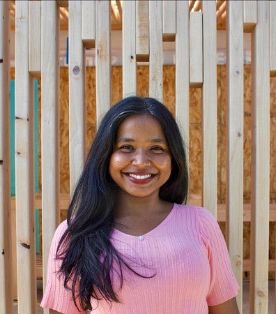 Sara Fernandes Headshot