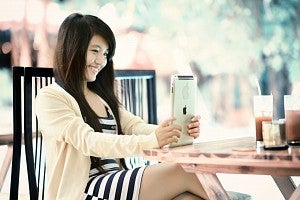 woman working on ipad
