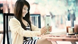woman working on ipad